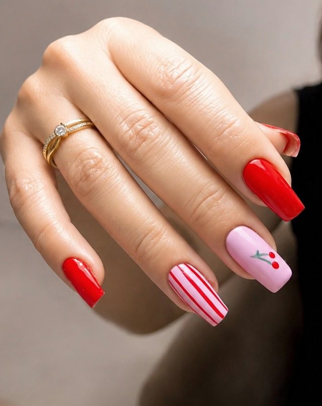 Özel tasarım nail art uygulaması